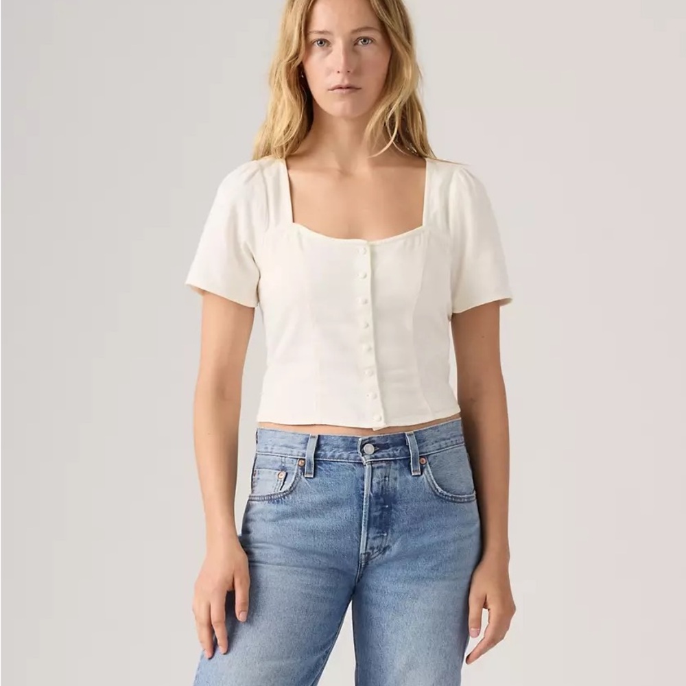 Levis Pascale Short Sleeve Blouse
Cream Button-Front Crop Top Size Small